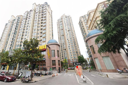 防疫站南洲际花园3室2厅2卫76万126m2